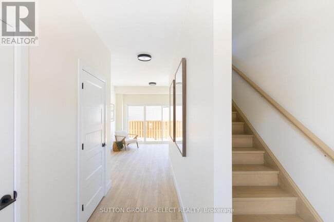 Building Photo - 233 Queen St