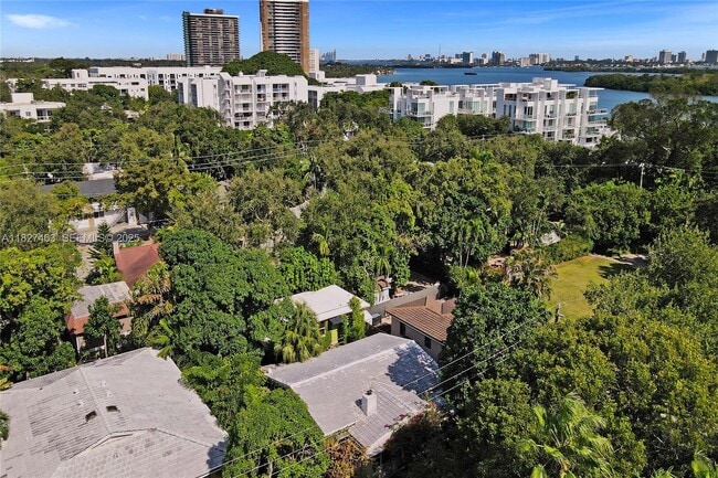 Building Photo - 669 NE 60th St