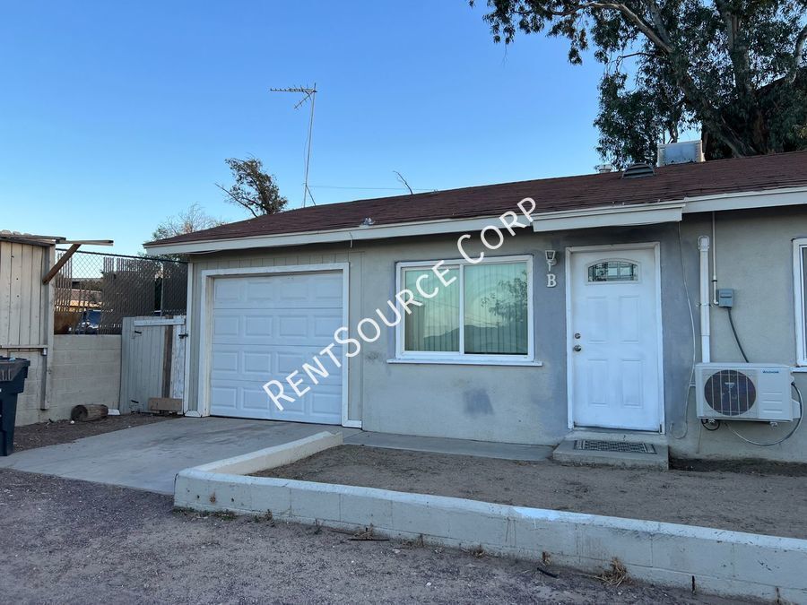 Primary Photo - 2 Bedroom Duplex for Rent in Barstow