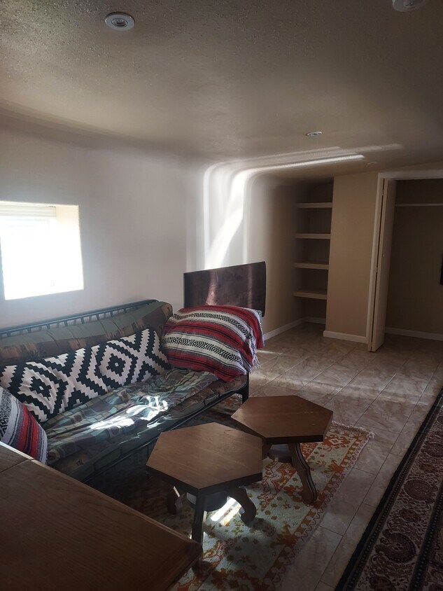 Foto principal - 828 W Manhattan Ave