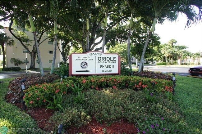 Building Photo - 1035 Country Club Dr