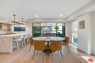 Building Photo - 350 N Palm Dr