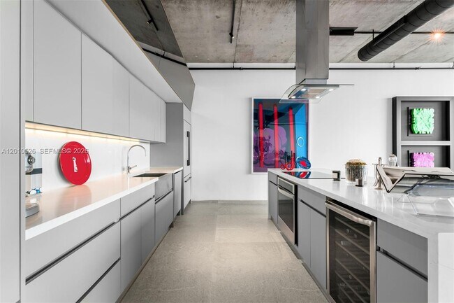 Foto del edificio - 7934 West Dr