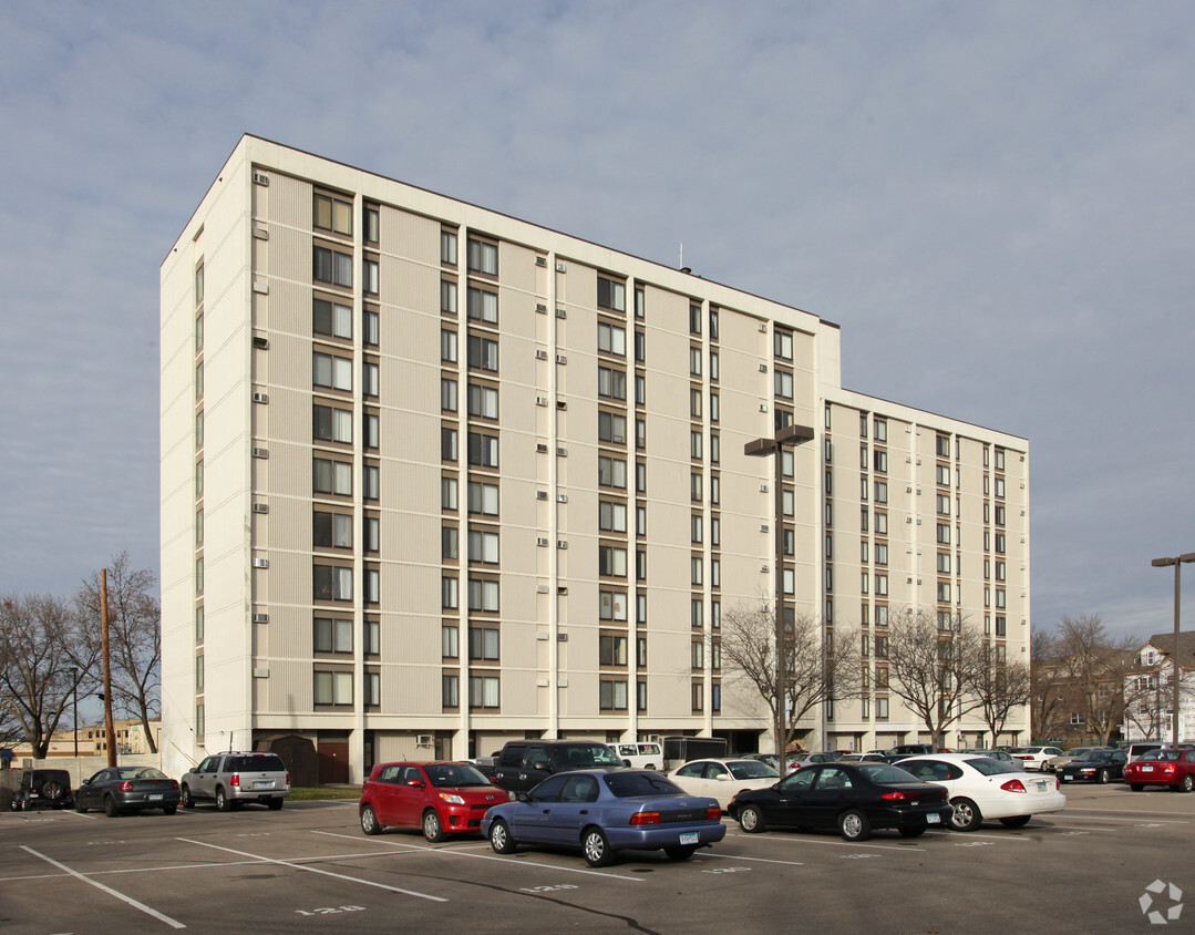 Foto principal - Hopkins Village Apartments