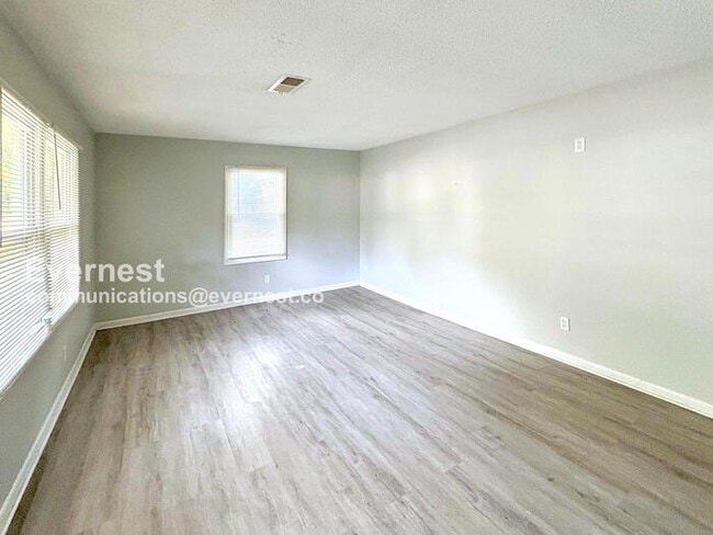 Foto del edificio - 5404 Bryant Blvd