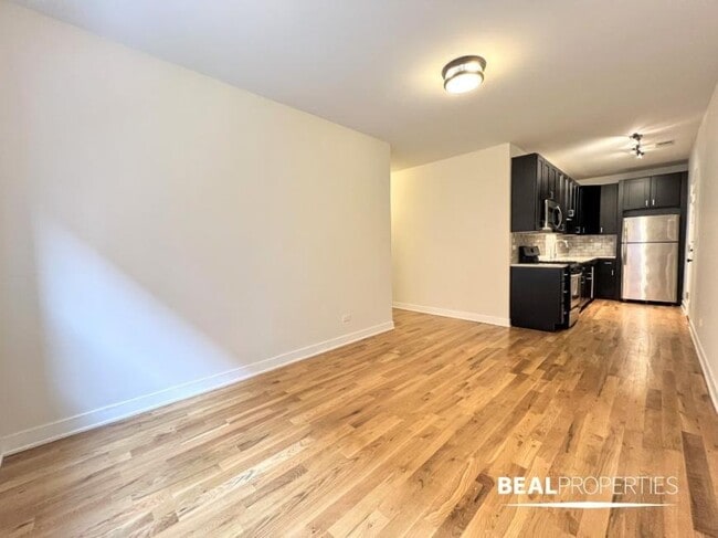 Foto del edificio - 2 bedroom in CHICAGO IL 60625