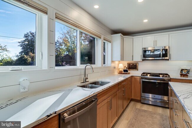 Foto del edificio - 84 S Chesapeake Ave