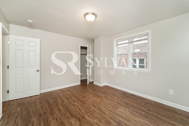 Foto del edificio - Prepare to be Impressed by this 4 BR 2 BA ...