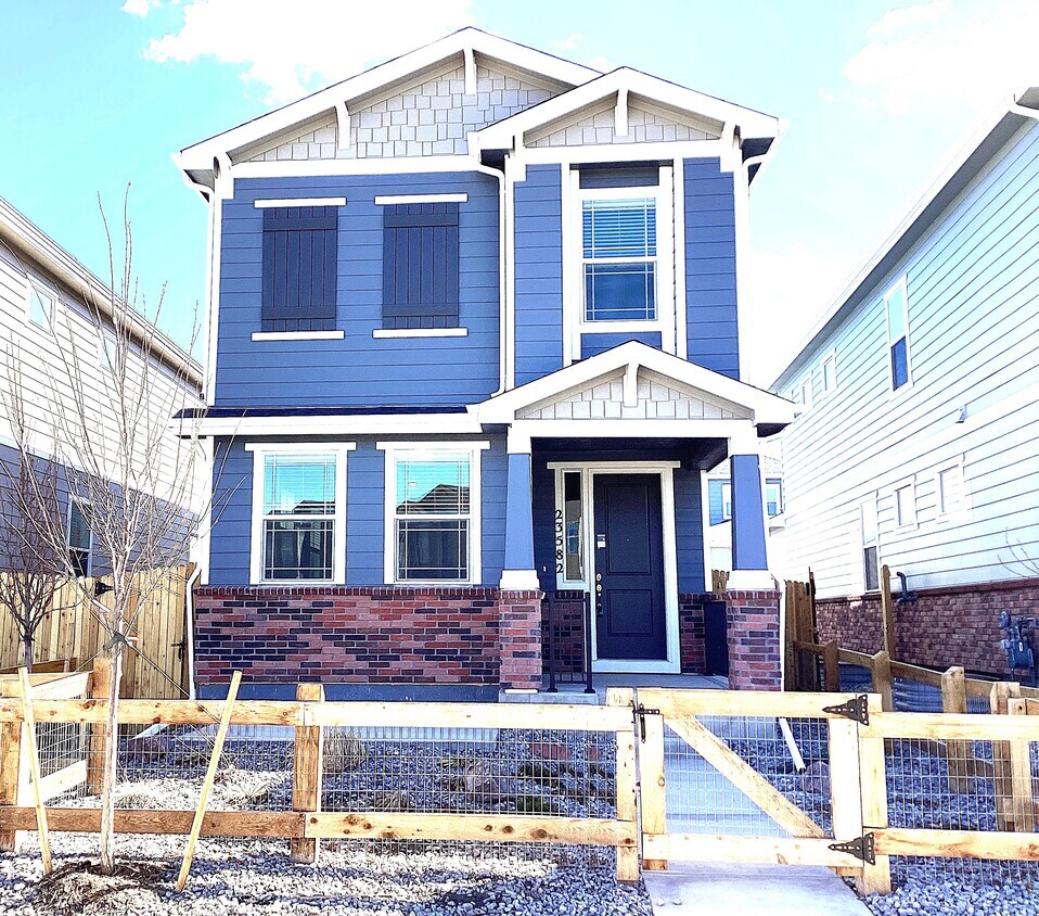 Foto principal - 23582 E 3rd Pl