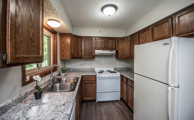 Kitchen - 12455 Goodhue Ave