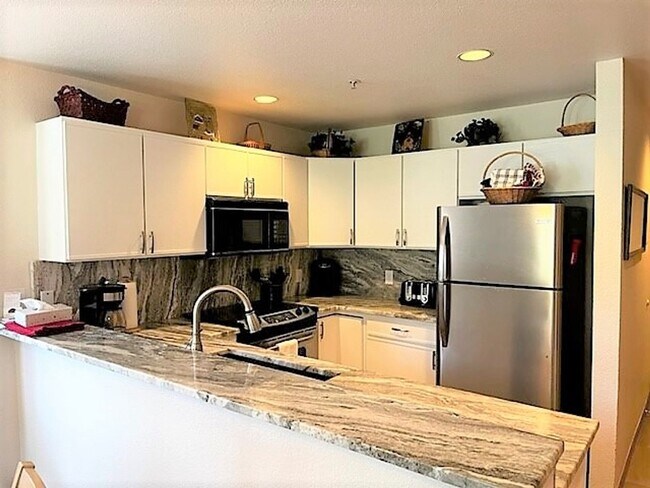 Building Photo - Winter Seasonal Rental- Cinnamon Ridge III...