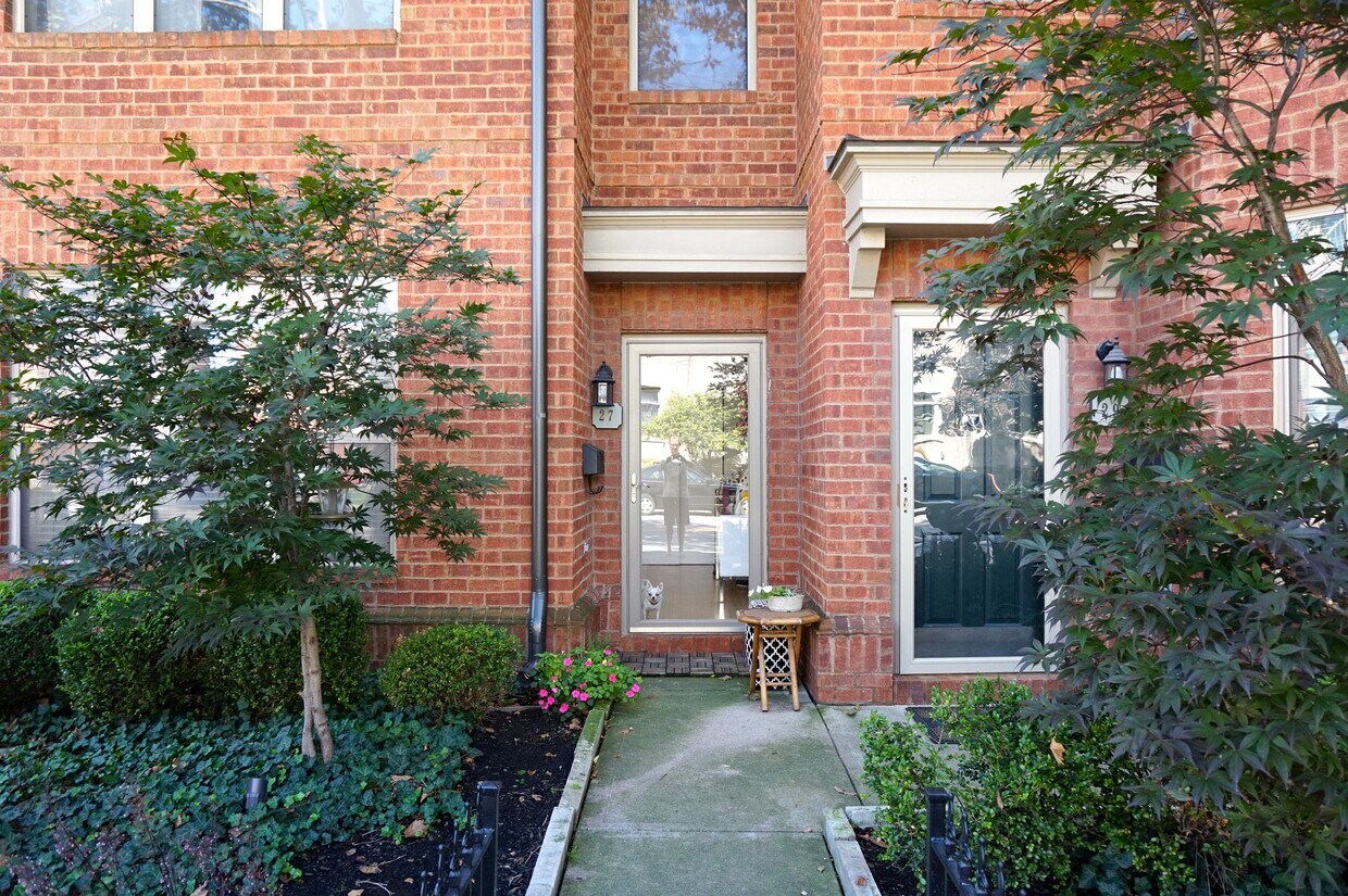 Primary Photo - 27 Buttles Ave