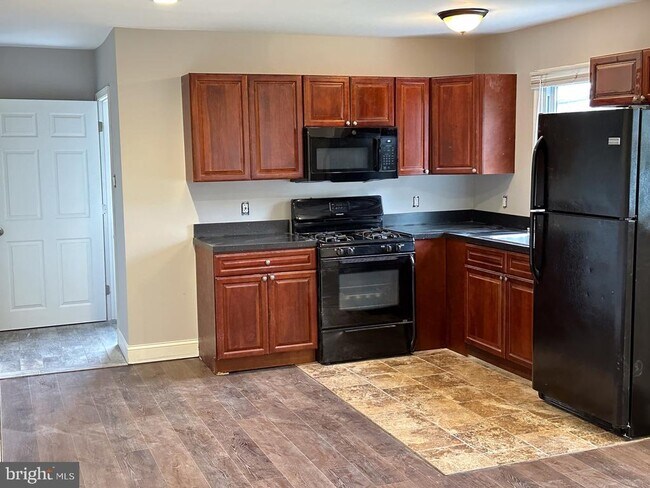 Building Photo - 509 Kedron Ave