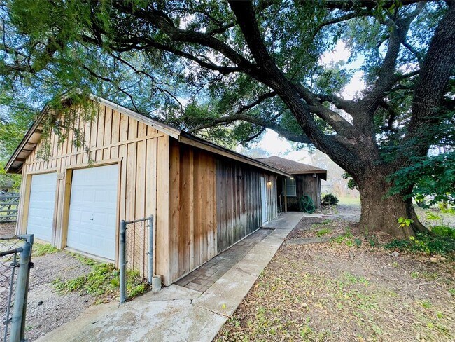 Building Photo - 9633 Carlow Ln