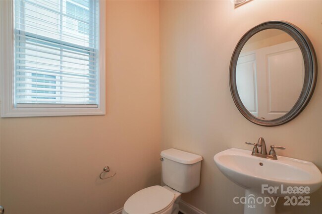 Foto del edificio - 6426 Hove Rd