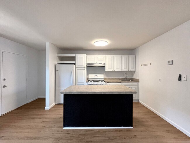 Foto del edificio - Upgraded 1BD/1BA Condo in Mission Hills W/...