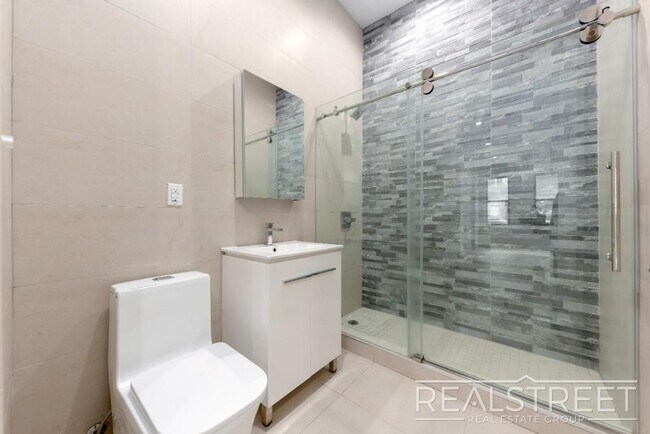 Foto del edificio - NO FEE! Brand New Large Studio in Crown He...