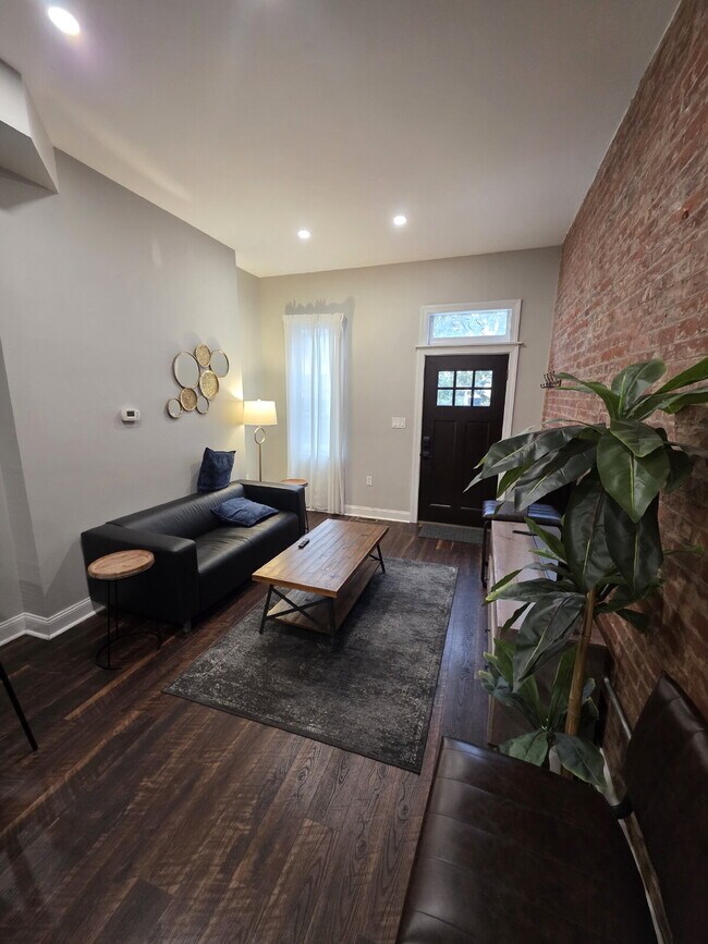 Foto del edificio - Chic Urban Living: Furnished 2-Bed Townhouse with Finished Basement in Pittsburgh's Strip District!
