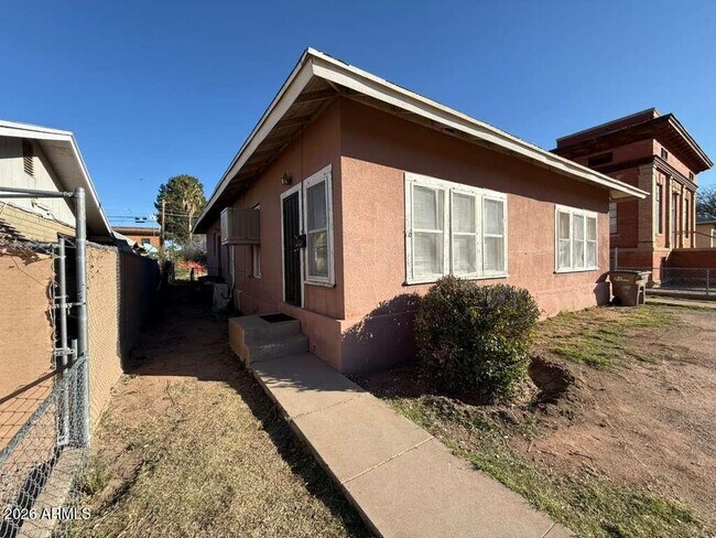 Foto del edificio - 716 11th St