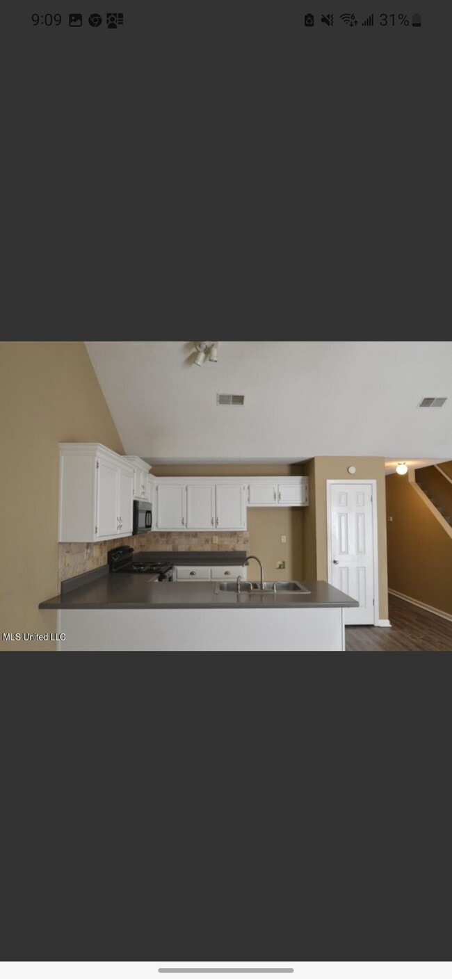 Building Photo - 489 Blair Dr