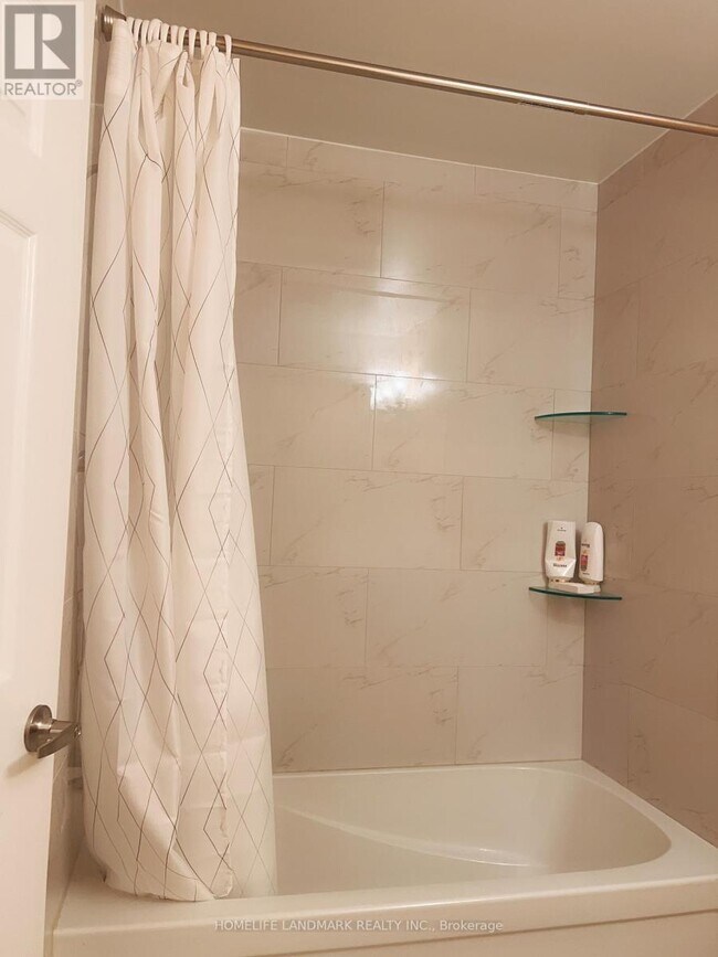 Photo du bâtiment - 8 Stony Hill Blvd