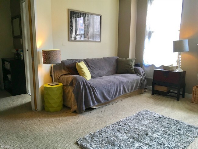 Building Photo - 1 br, 1 bath  - 1001 Saint Paul St Apt 2D