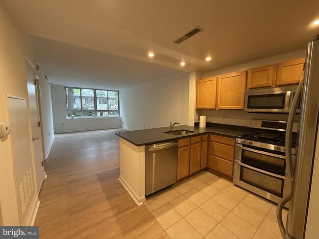 Building Photo - 350 G St SW