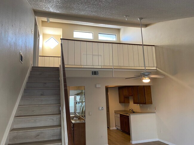 Foto del edificio - Well maintained Harbor Bay townhome. 2 bed...