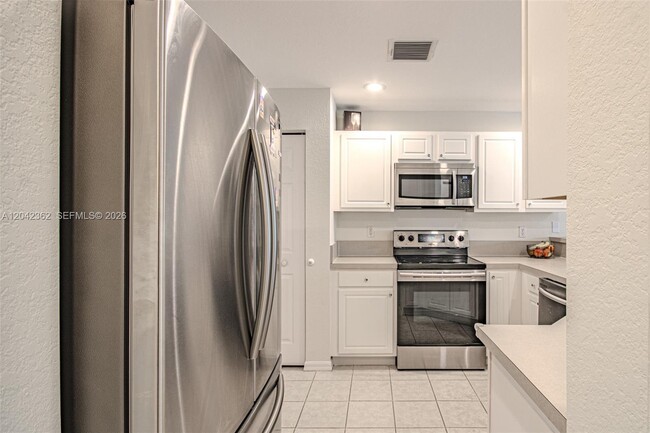 Building Photo - 16171 Sierra Palms Dr