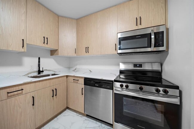 Building Photo - 176 Mountain Ave