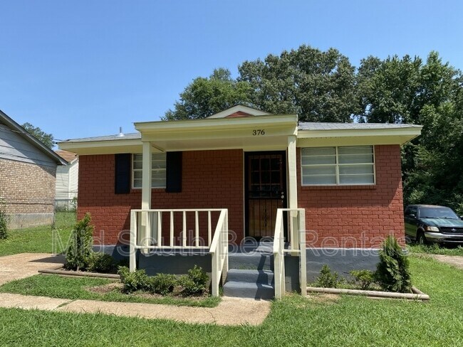 Foto del edificio - 376 Delta Rd