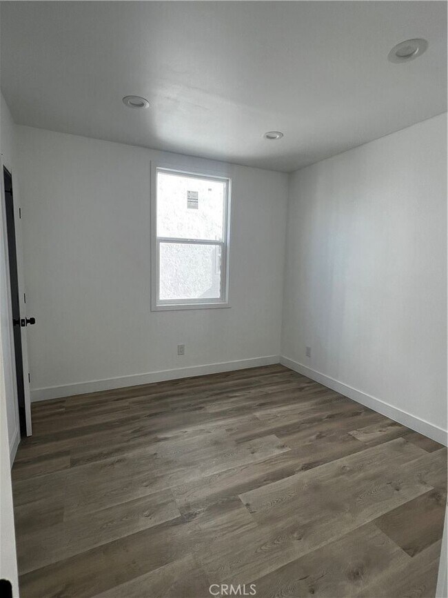 Foto del edificio - 1123 W 43rd St