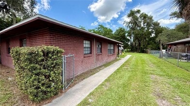 Building Photo - 210 N Lone Oak Dr