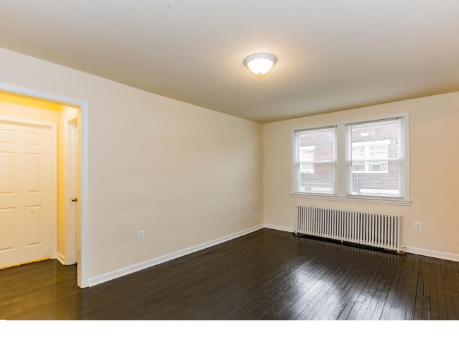 Building Photo - 4986-4990-4990 Benning Rd SE