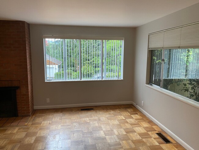 Building Photo - Move in Today,  No rent January 2024!!!! N...