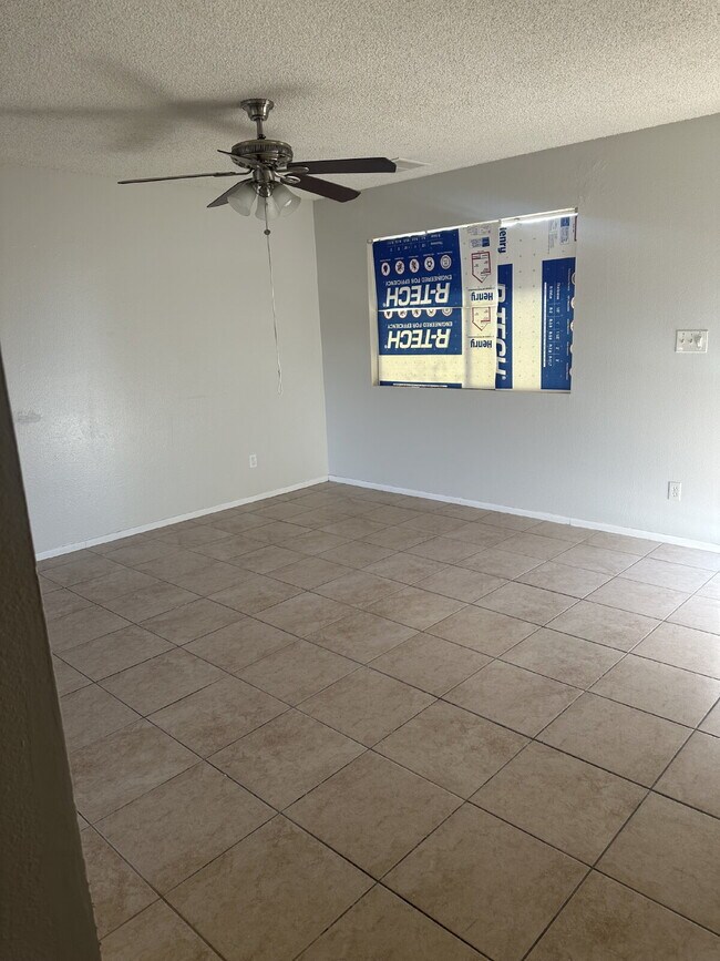 Photo - "Charming 3-Bedroom Oasis with 2 Baths in Phoenix – 1280 Sq Ft of Comfort Awaits You!" Apartment