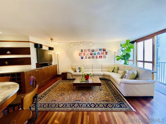 Foto del edificio - 7811 Eads Ave