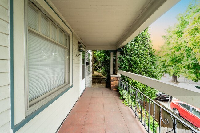 Foto del edificio - Charming 2BR/1BA House in Downtown Portland