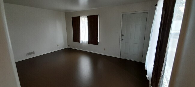 Sala de estar (b) - 3934 N Nevada St