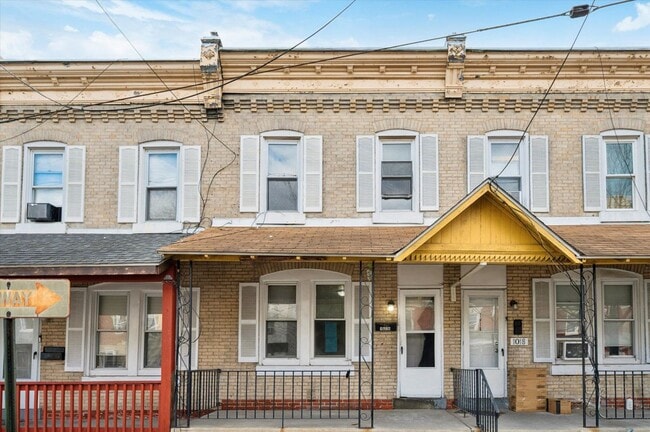 Building Photo - 1016 Potter St