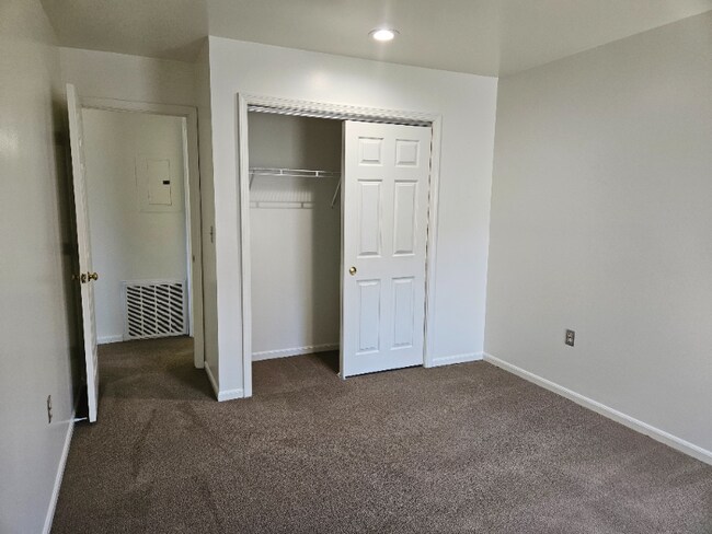 Foto del edificio - 119 S Franklin St