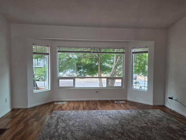 Foto del edificio - 8216 Winchester Ct NW