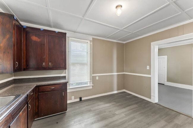 Building Photo - "Charming 2-Bed, 1-Bath Gem on Avenue H – ...