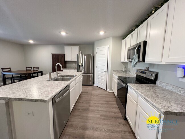 Building Photo - Gorgeous 4 Bedroom Home in Crestview!