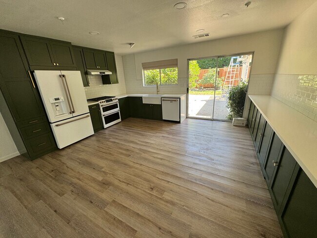 Foto del edificio - Livermore Single Story 3 BD / 2 BA, new pa...