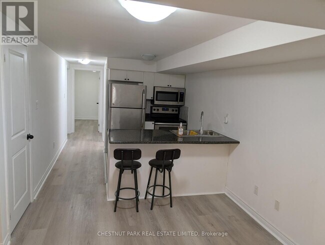 Photo du bâtiment - 2823 St Clair Ave E