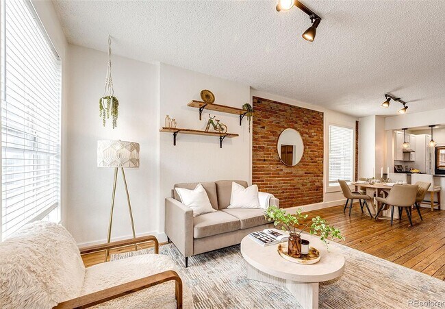 Foto del edificio - 121 E 8th Ave