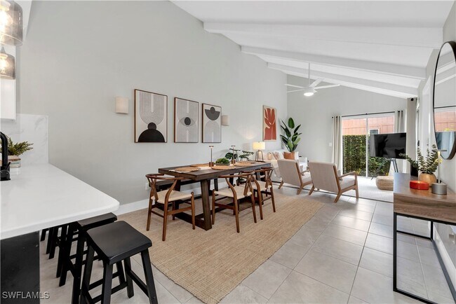 Foto del edificio - 6386 Royal Woods Dr