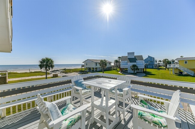 Building Photo - 16904 Beachcomber Dr