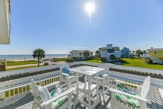 Building Photo - 16904 Beachcomber Dr
